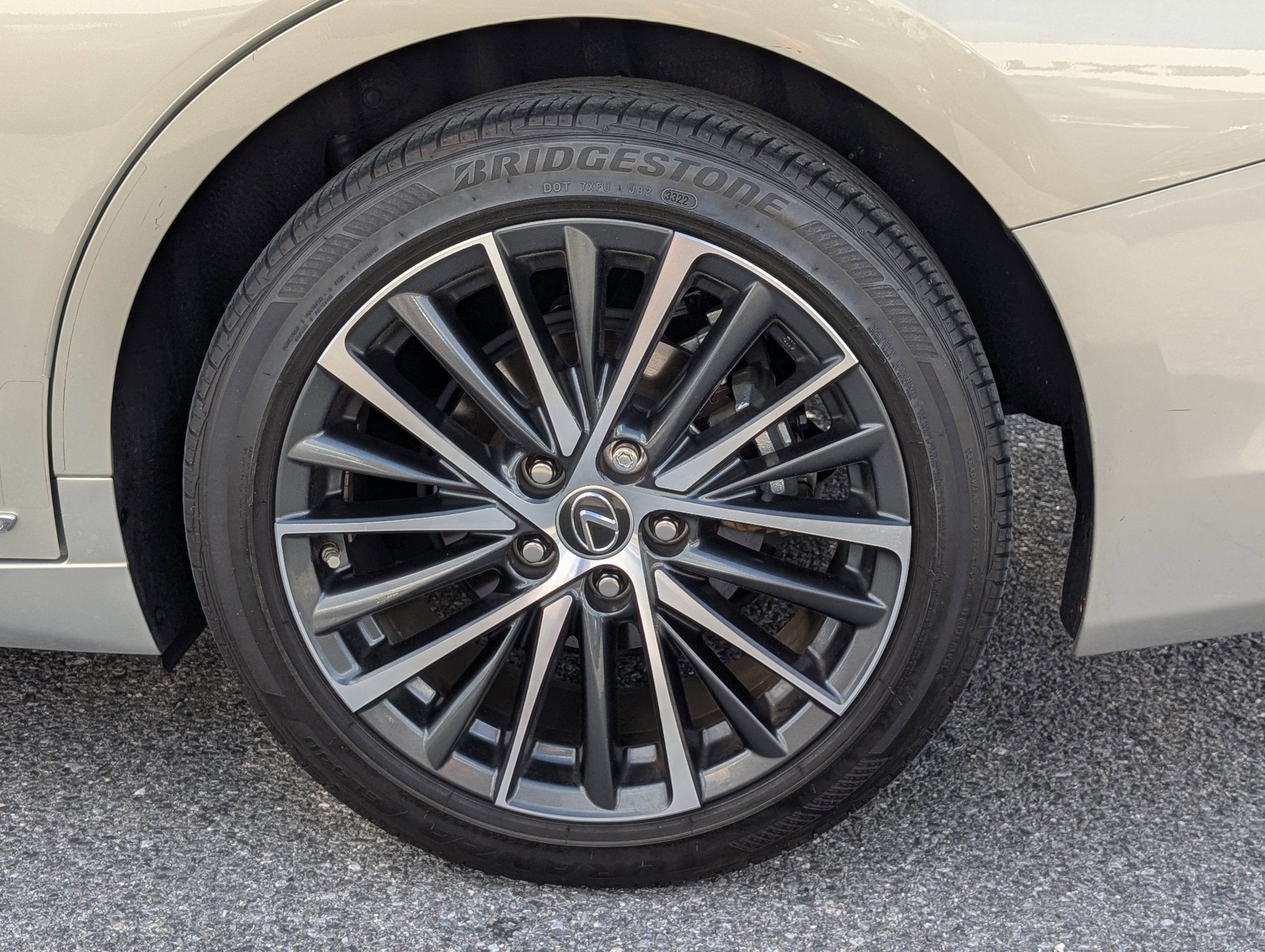 Certified 2022 Lexus ES 300h w/ Premium Package image 10