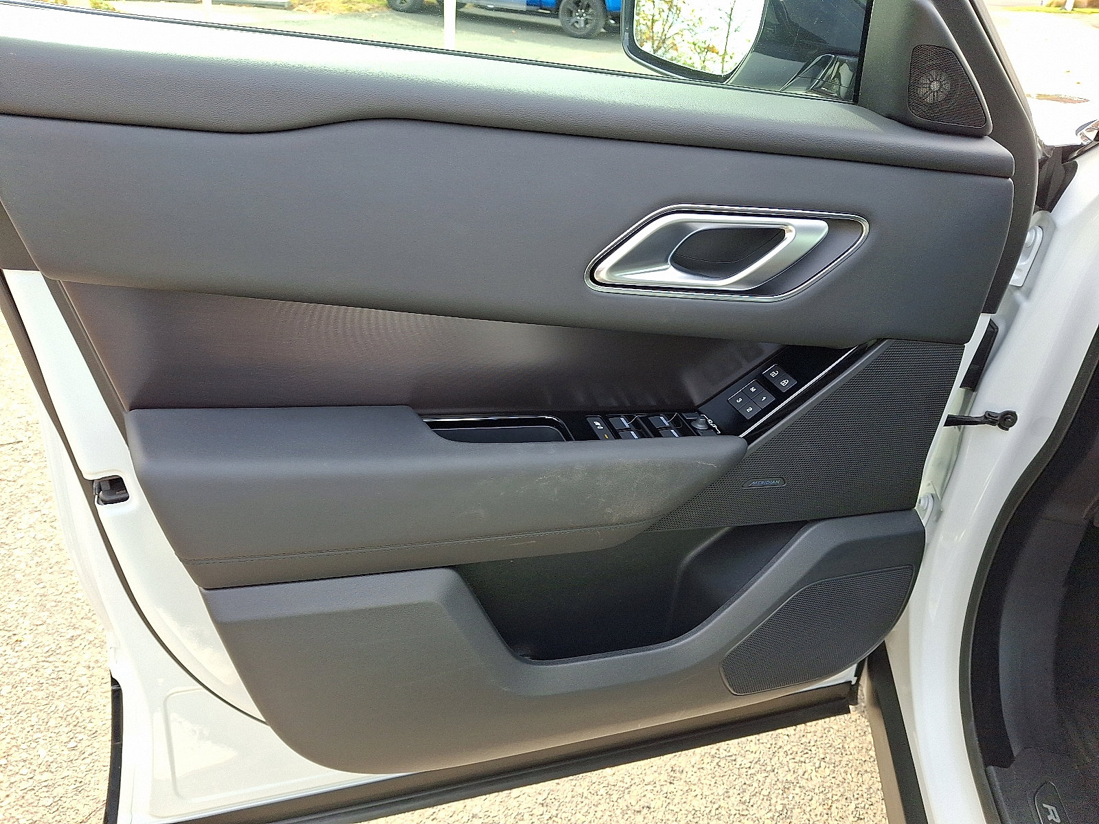 Used 2026 Land Rover Range Rover Velar Dynamic SE image 13