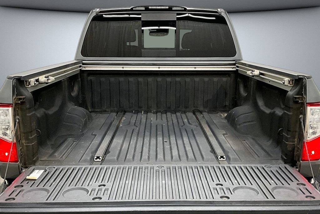 Used 2021 Nissan Titan SV w/ SV Convenience Package image 7
