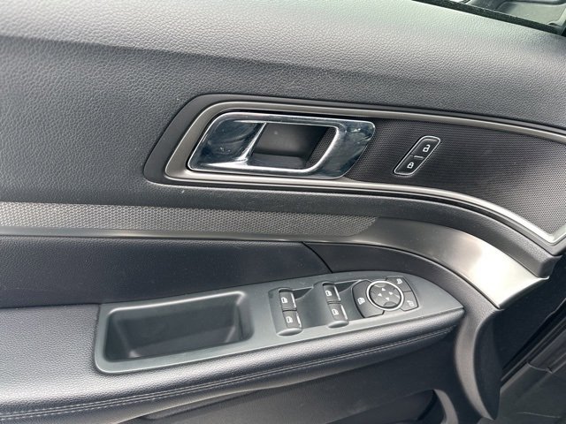 Used 2018 Ford Explorer XLT w/ Equipment Group 202A image 13