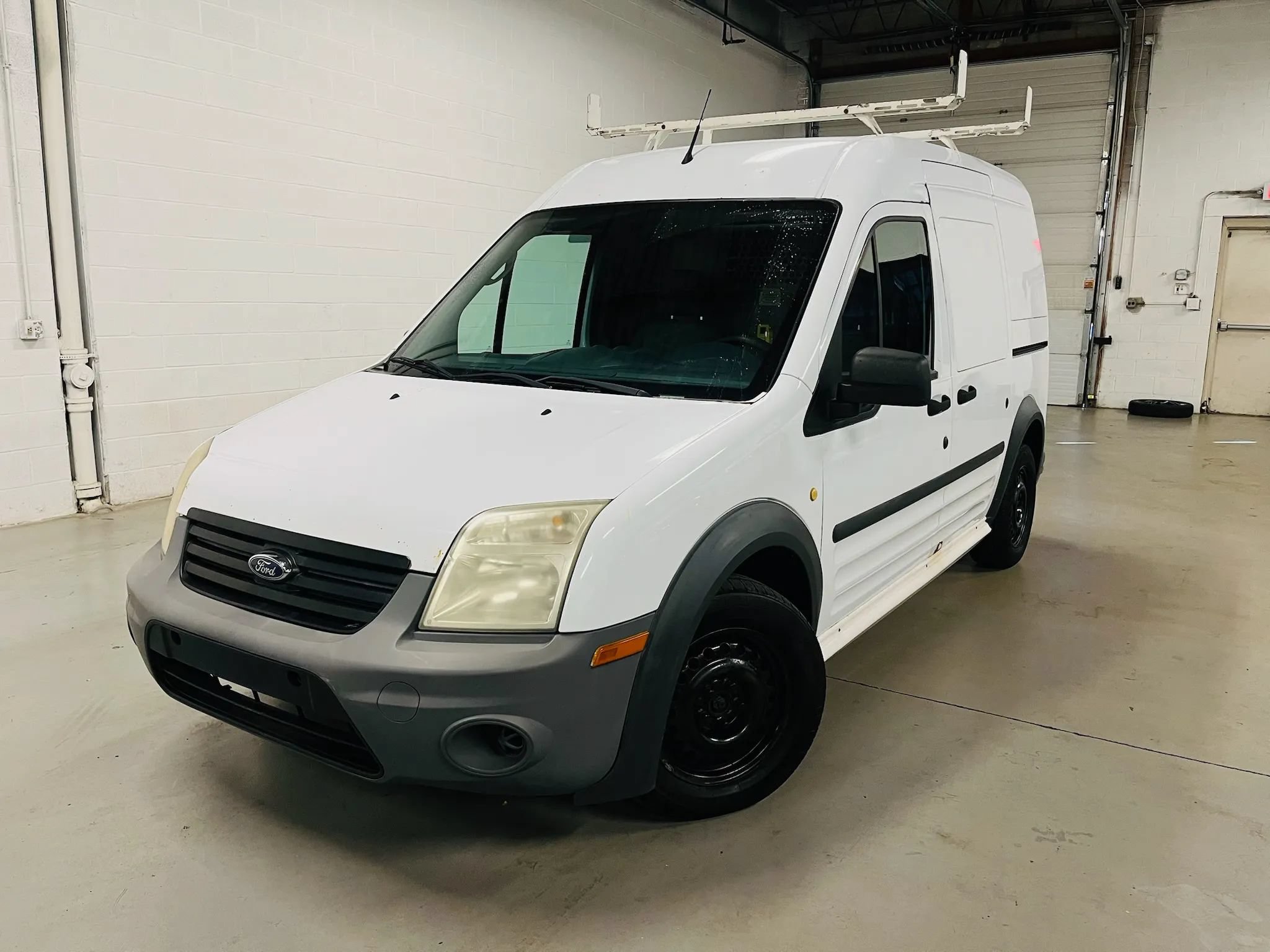 Used 2010 Ford Transit Connect XLT FWD image 1