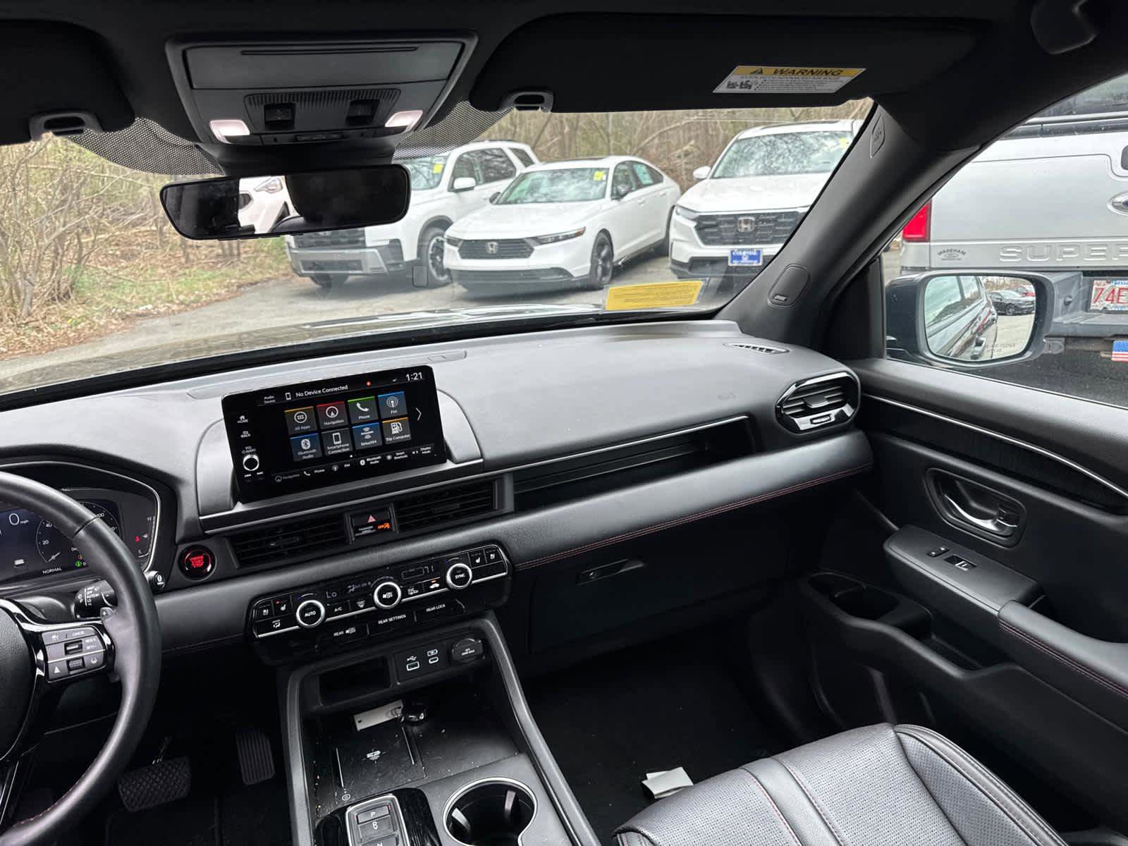 Used 2025 Honda Pilot Black Edition image 34