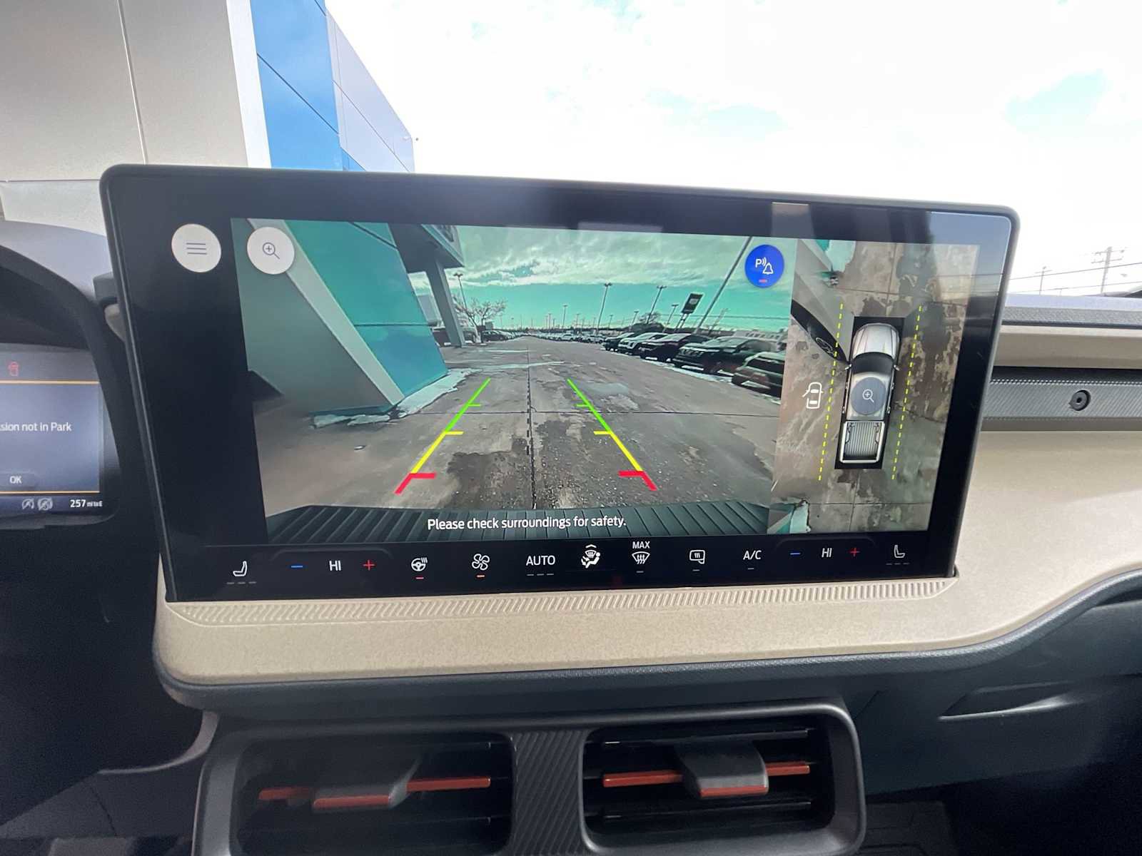 Used 2025 Ford Maverick Lariat w/ 4K Tow Package image 14