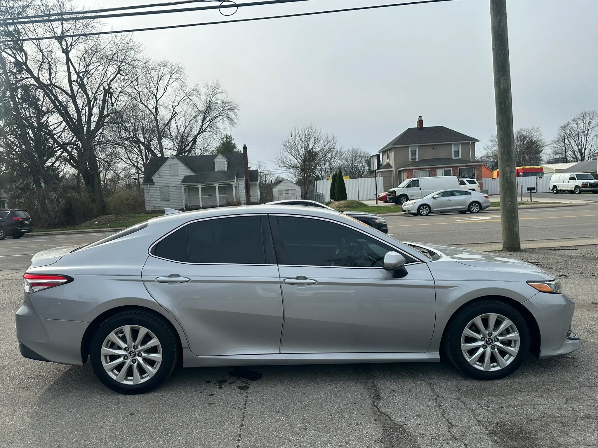 Used 2019 Toyota Camry LE image 6