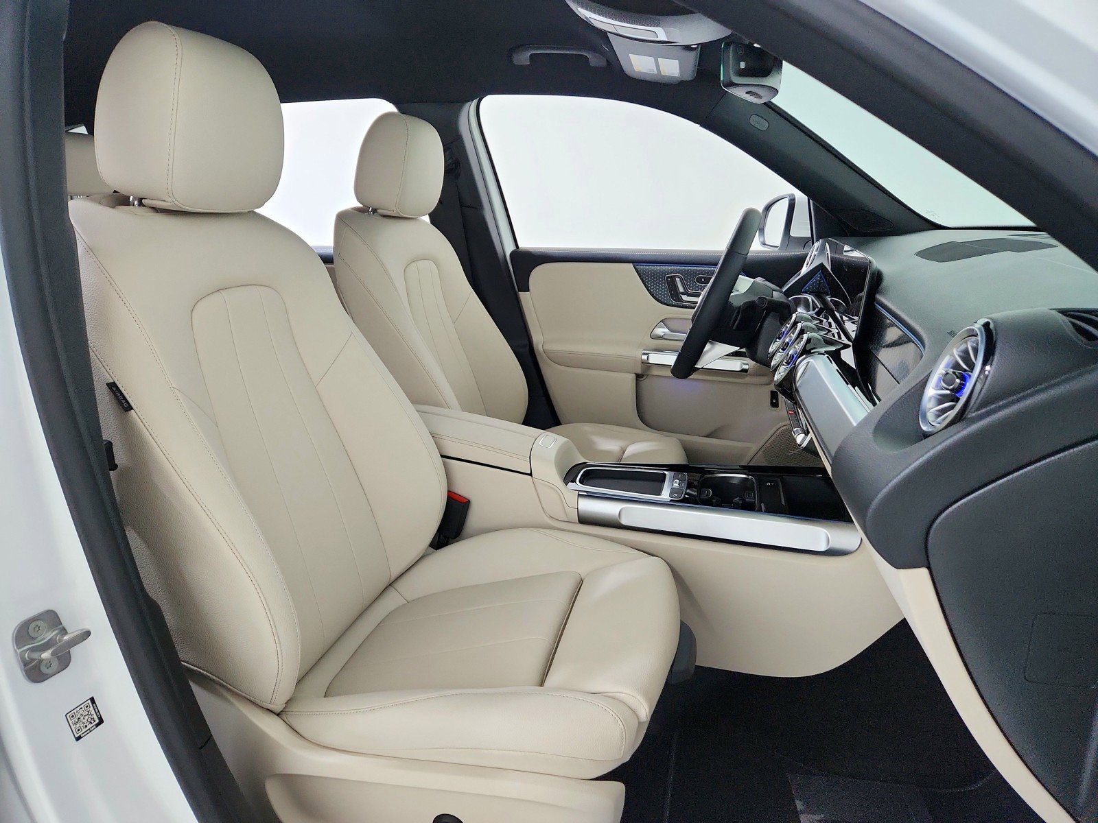 Certified 2025 Mercedes-Benz GLB 250 4MATIC w/ Exclusive Package image 23