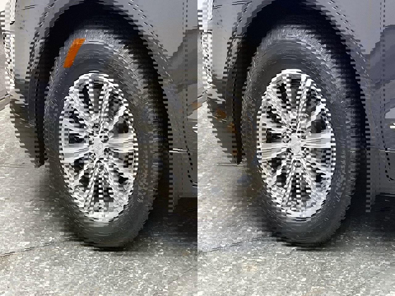 Used 2018 Cadillac XT5 Luxury w/ Driver Awareness Package image 35