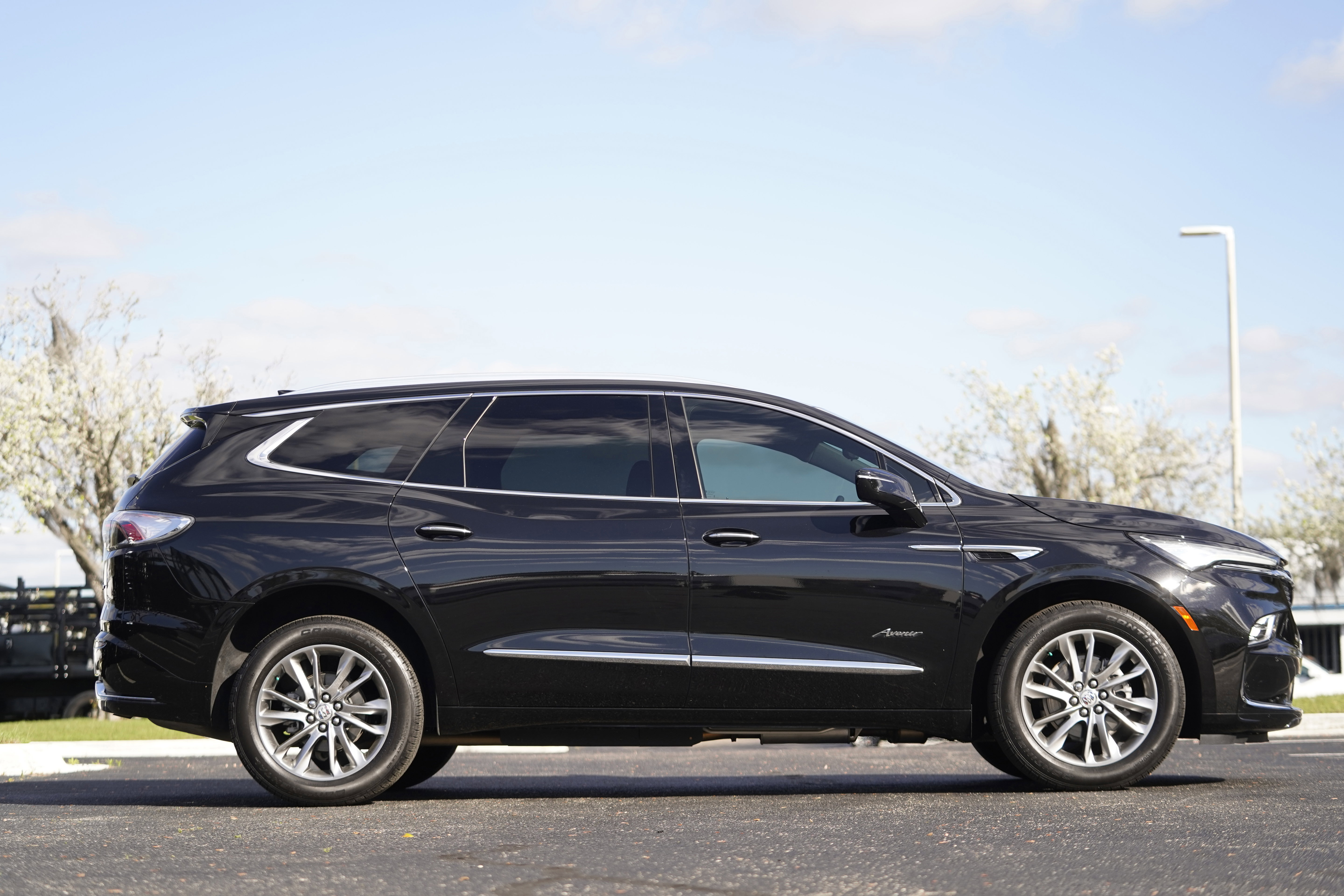 Used 2024 Buick Enclave Avenir w/ Avenir Technology Package image 7