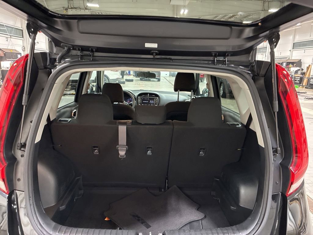 Used 2022 Kia Soul LX image 9