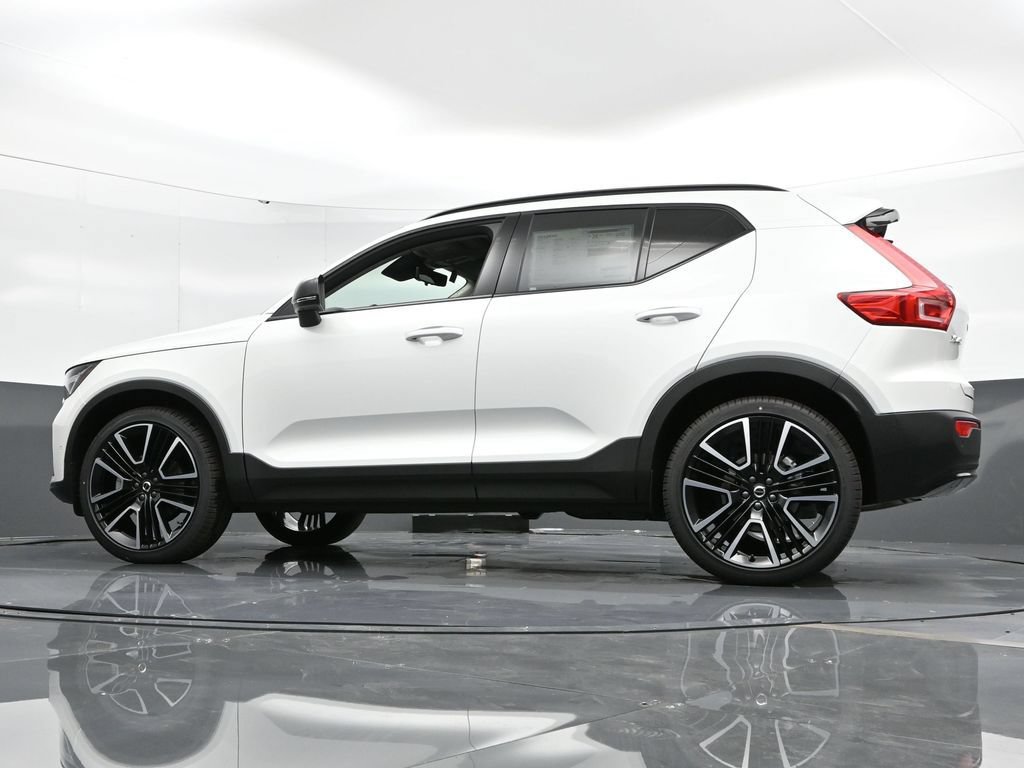 Used 2025 Volvo XC40 B5 Plus w/ Climate Package AWD/4WD image 44