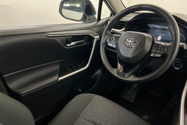 Used 2025 Toyota RAV4 XLE AWD/4WD image 11