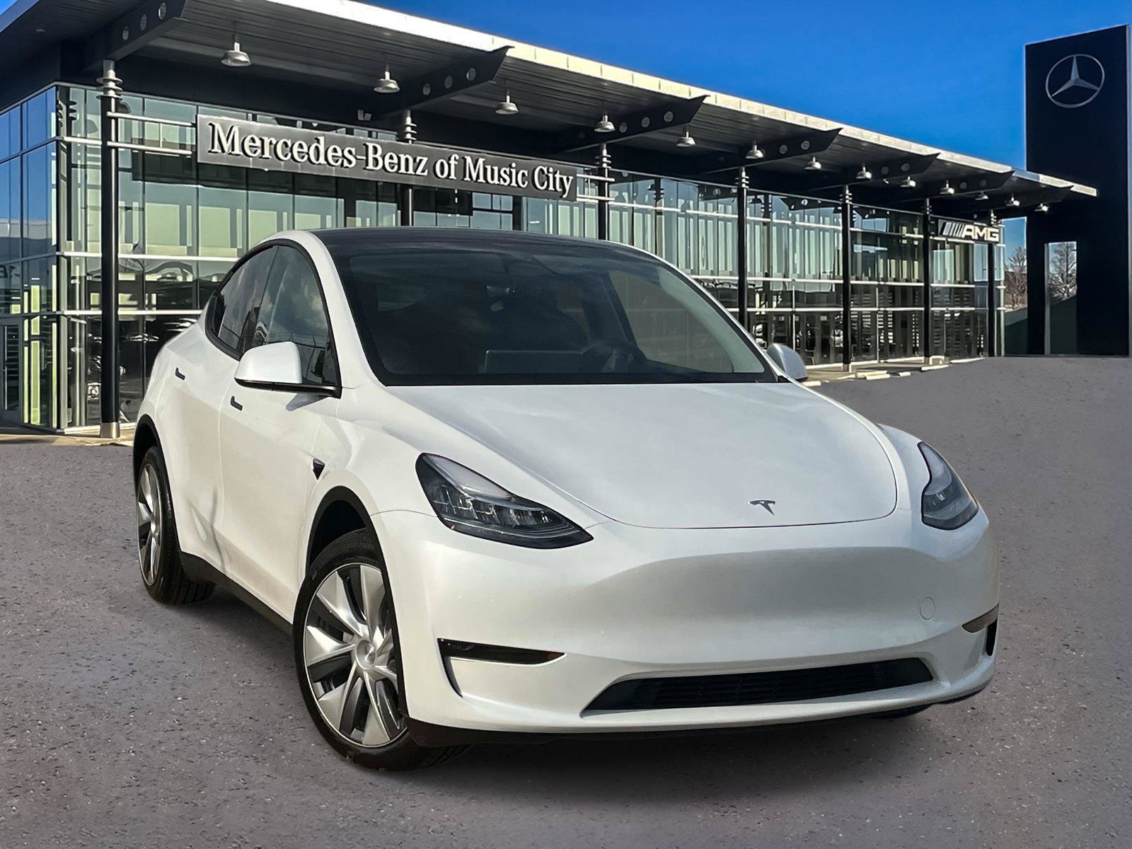 Used 2023 Tesla Model Y Long Range AWD/4WD image 1