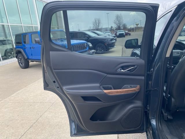 Used 2019 GMC Acadia Denali w/ Technology Package AWD/4WD image 21