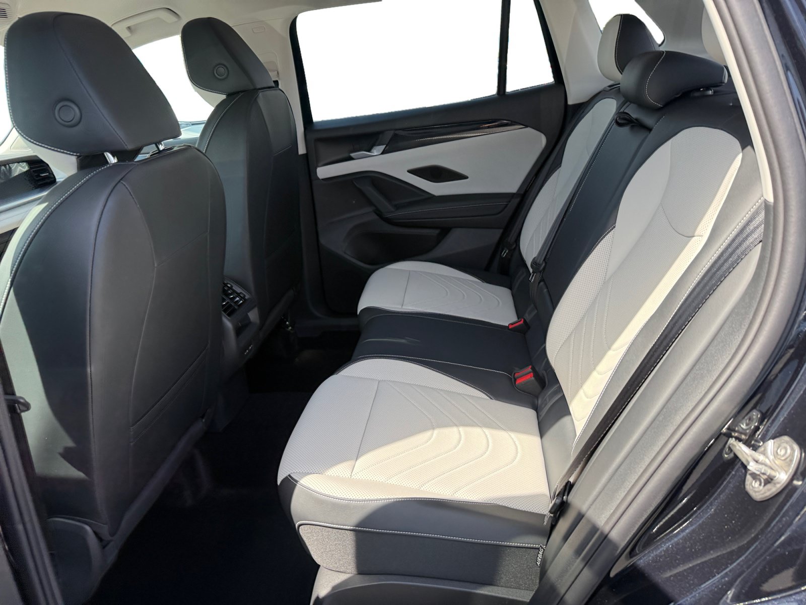 New 2026 Volkswagen Tiguan SE FWD image 16