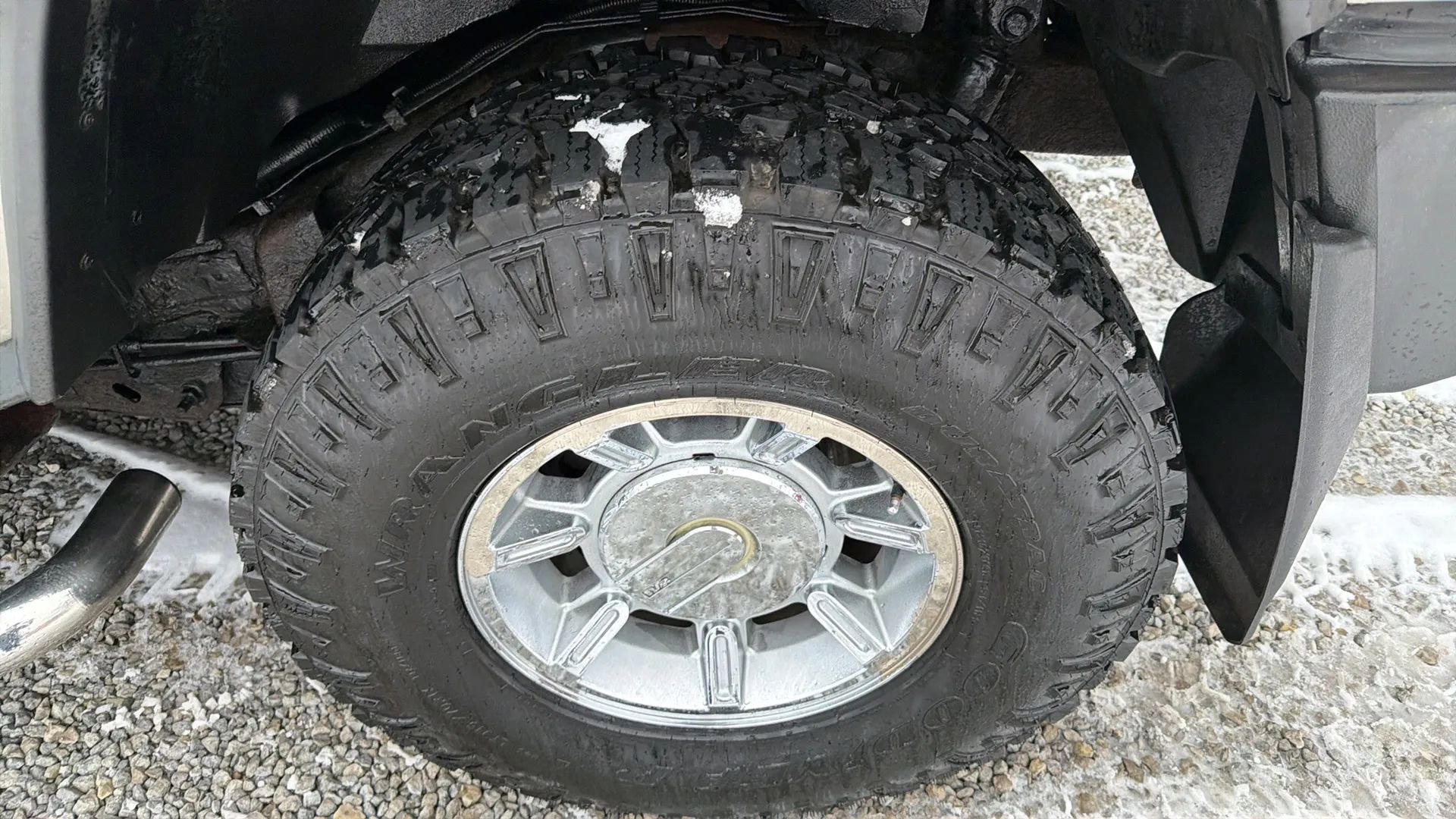 Used 2003 HUMMER H2 w/ Preferred Equipment Group image 2