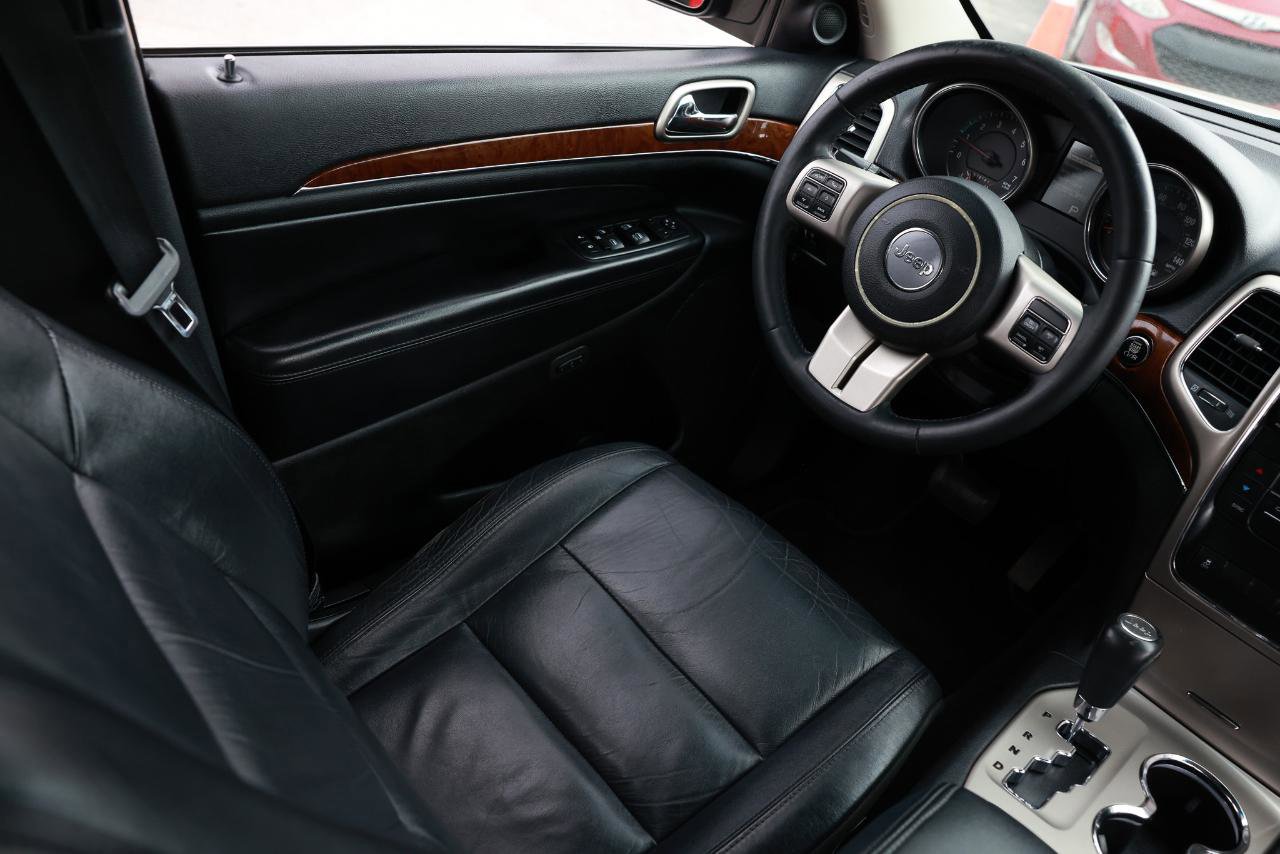 Used 2013 Jeep Grand Cherokee Limited image 20