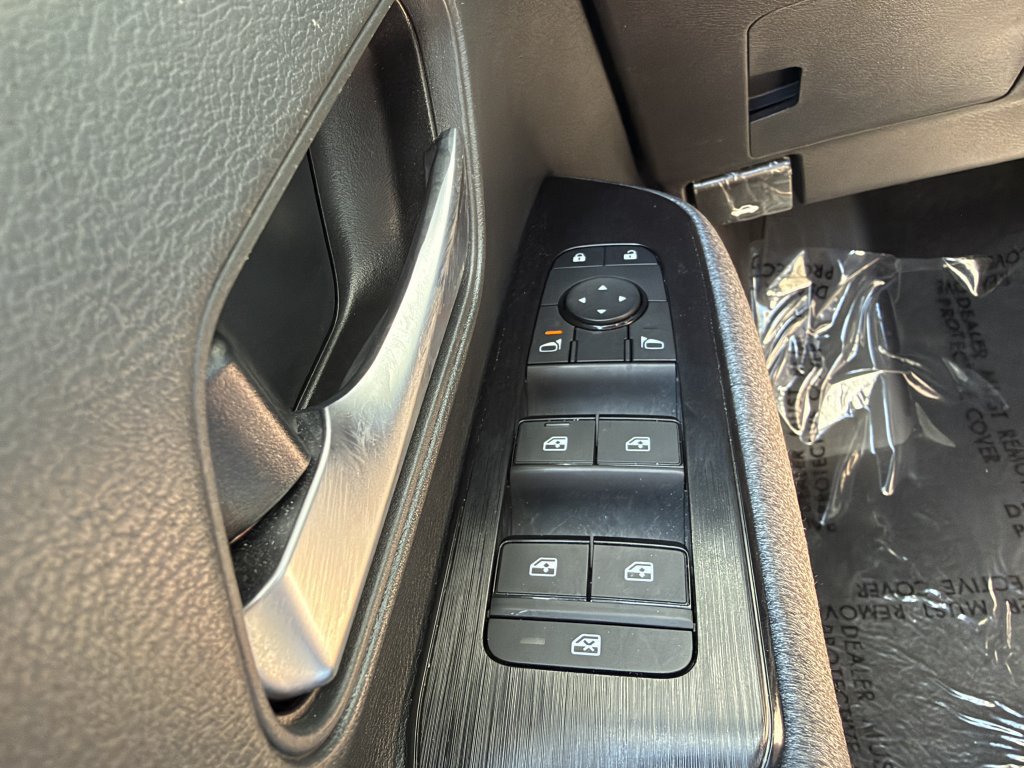 Used 2025 Nissan Kicks SV FWD image 21