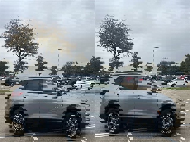 Used 2023 Chevrolet Blazer LT w/ Convenience Package image 3