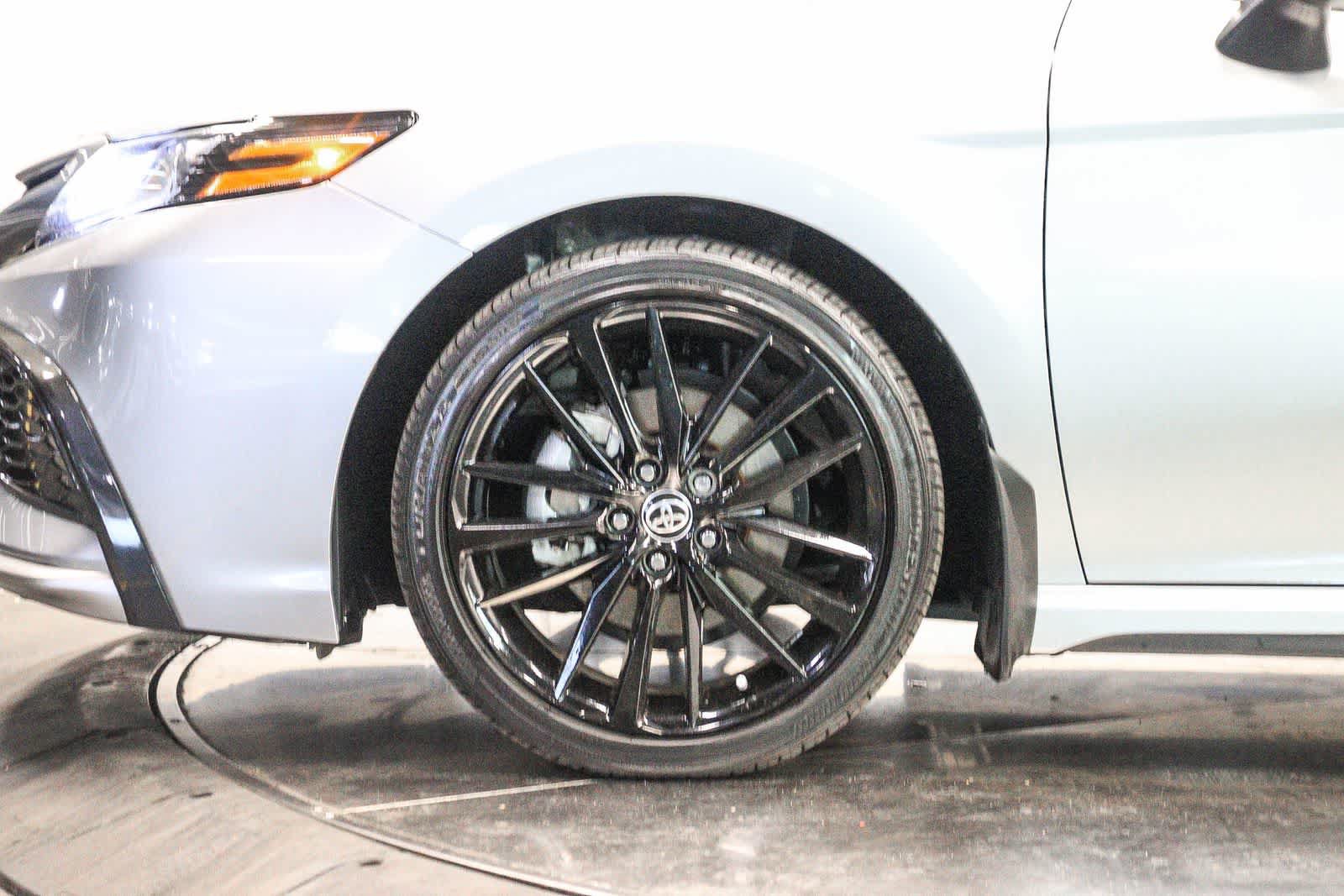 Used 2024 Toyota Camry XSE FWD image 9