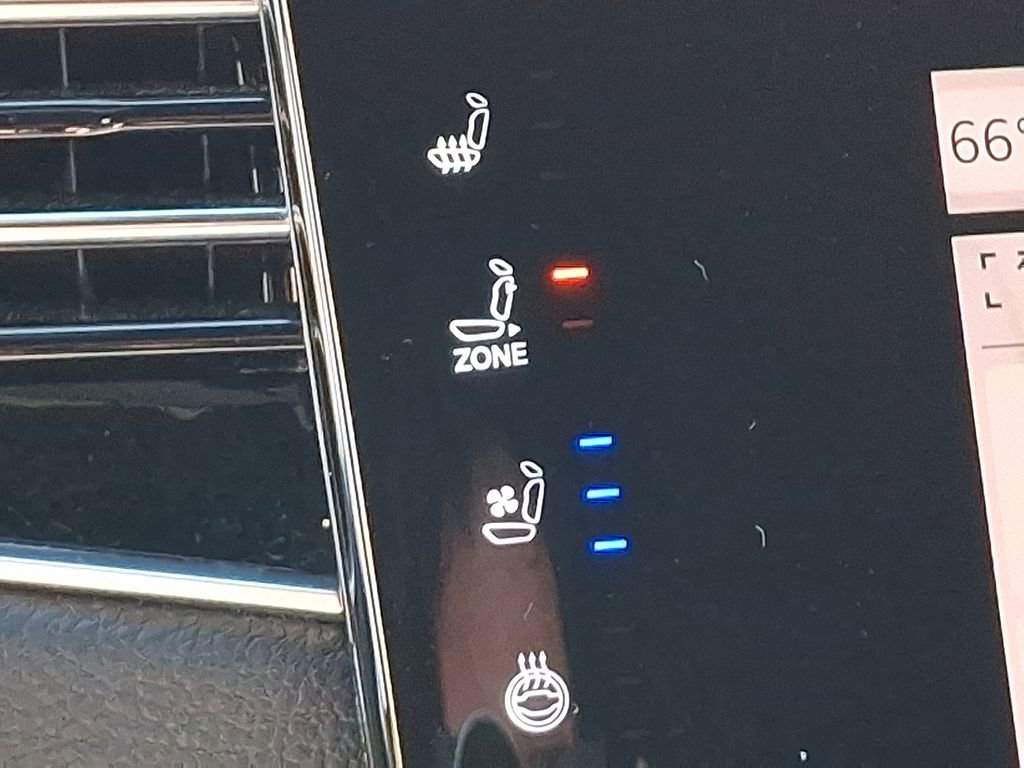 Used 2024 Jeep Wagoneer Series II w/ Flexible Seating Group image 26