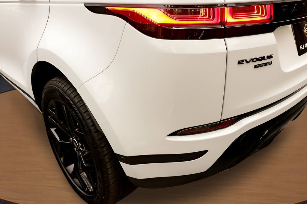 Used 2020 Land Rover Range Rover Evoque SE AWD/4WD image 9