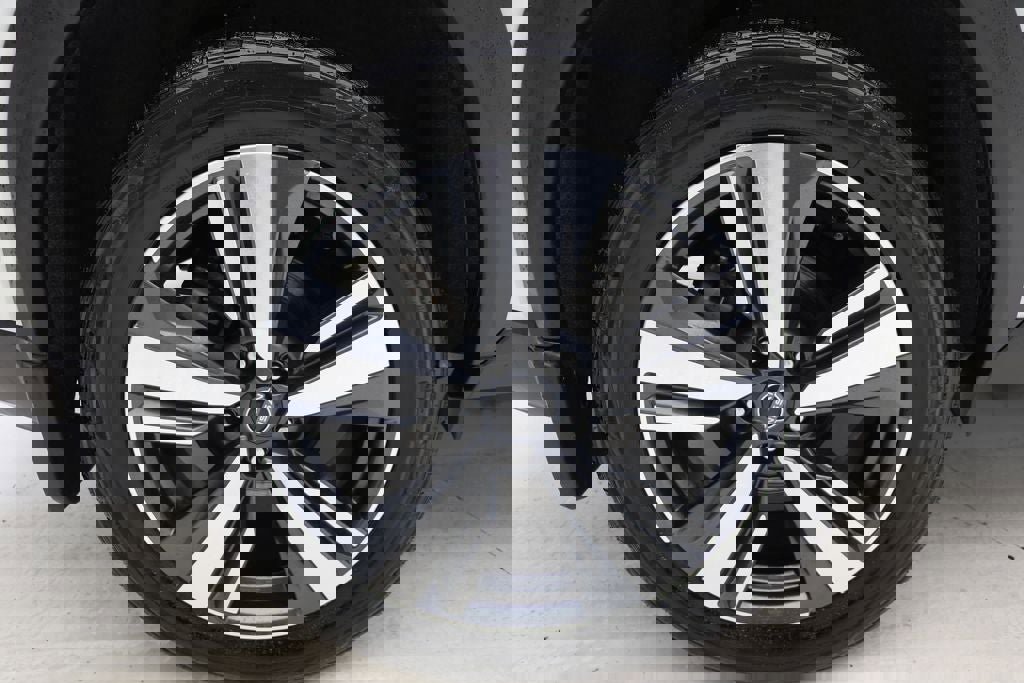 Used 2023 Nissan Rogue SL w/ SL Premium Package image 9