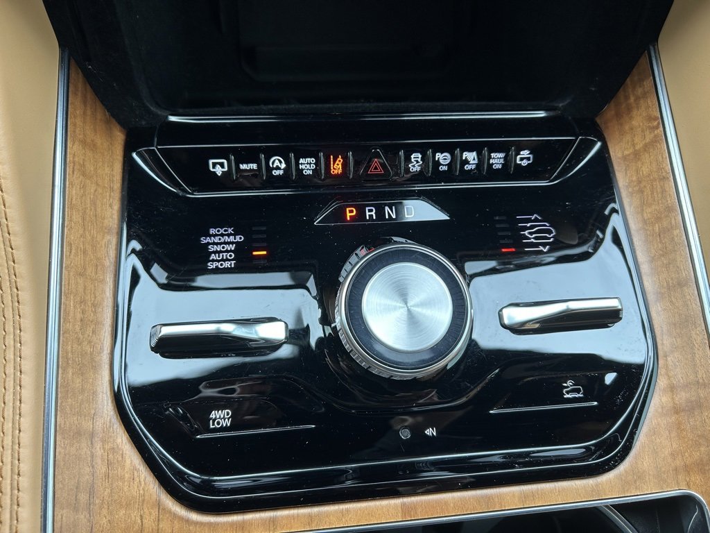 Used 2024 Jeep Grand Wagoneer Series III w/ HD Trailer Tow Package image 33