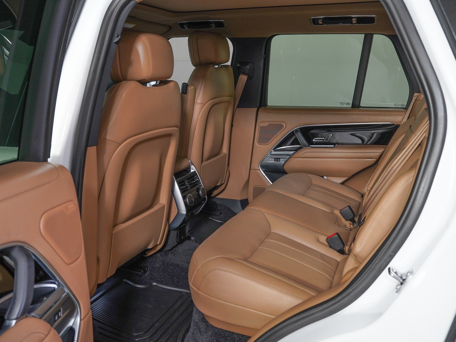 Used 2025 Land Rover Range Rover SE image 13