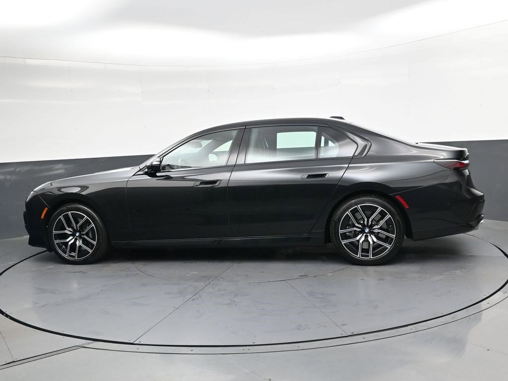 Used 2025 BMW 760i xDrive w/ Luxury Rear Seating Package AWD/4WD image 6