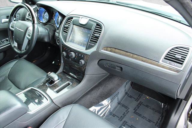 Used 2014 Chrysler 300 C AWD/4WD image 28