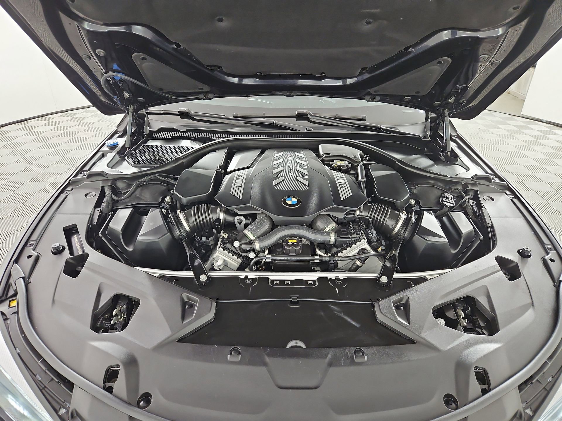 Used 2020 BMW M850i xDrive Coupe w/ M Carbon Exterior Package image 39