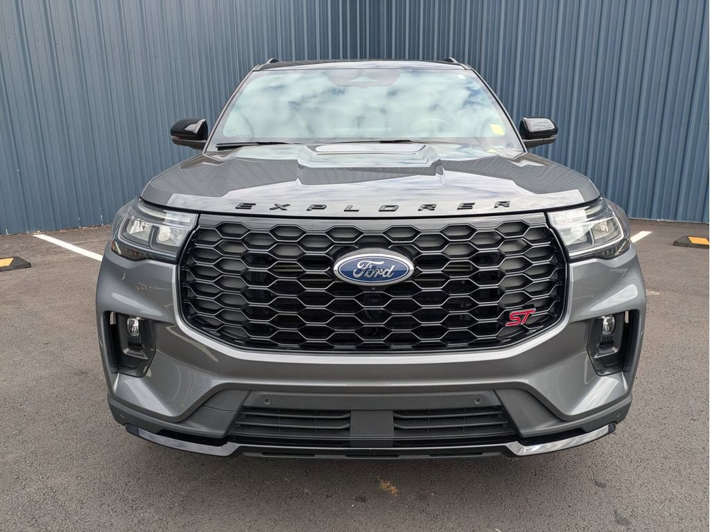 Used 2025 Ford Explorer ST AWD/4WD image 2