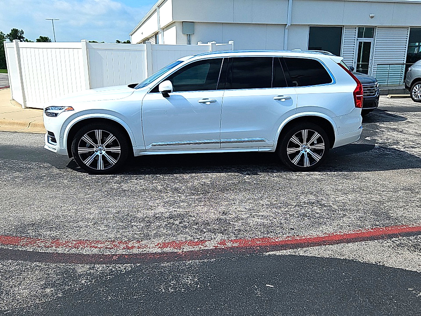 Used 2023 Volvo XC90 B6 Ultimate w/ Lounge Package AWD/4WD image 3