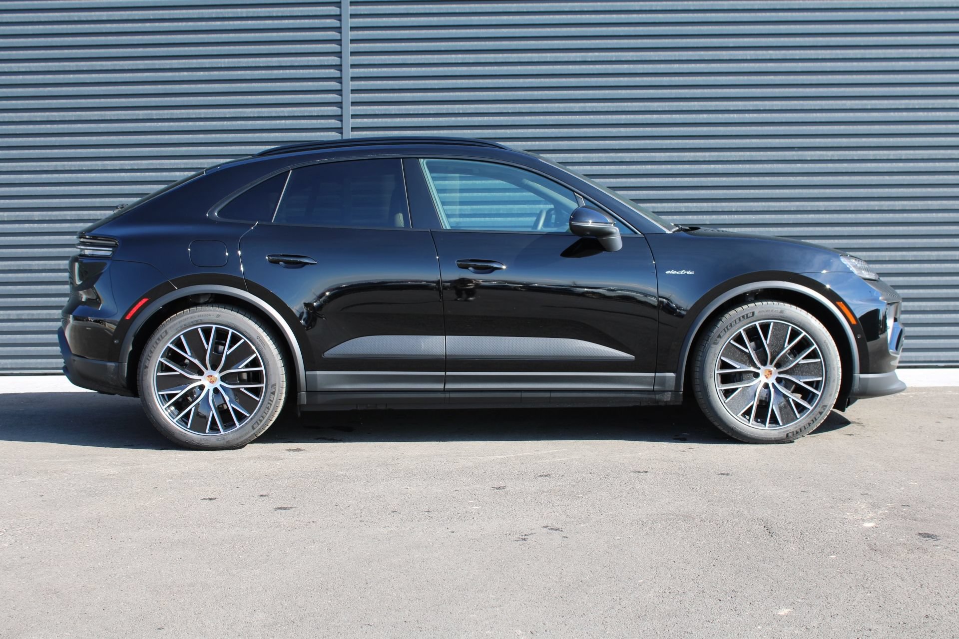 New 2026 Porsche Macan 4 Electric AWD/4WD image 8