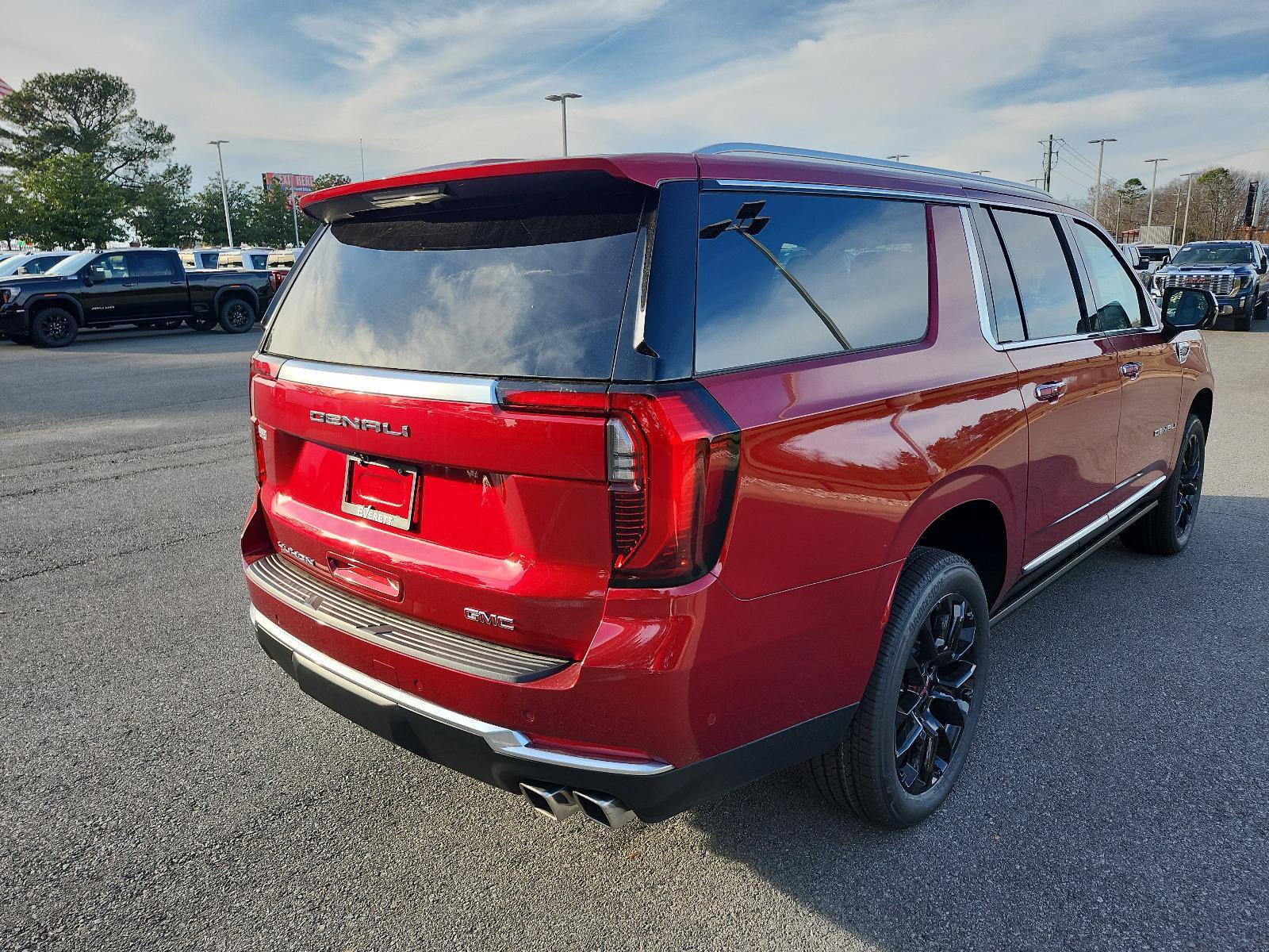 New 2026 GMC Yukon XL Denali w/ Sun & Power Step Package AWD/4WD image 3