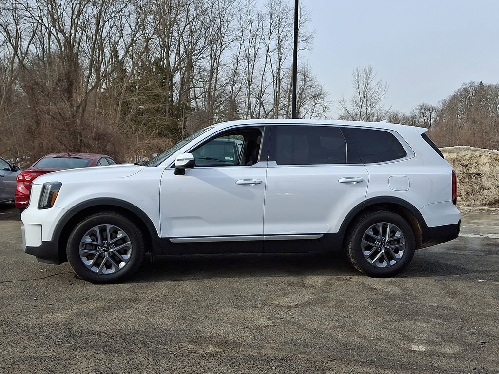 Used 2024 Kia Telluride LX image 4