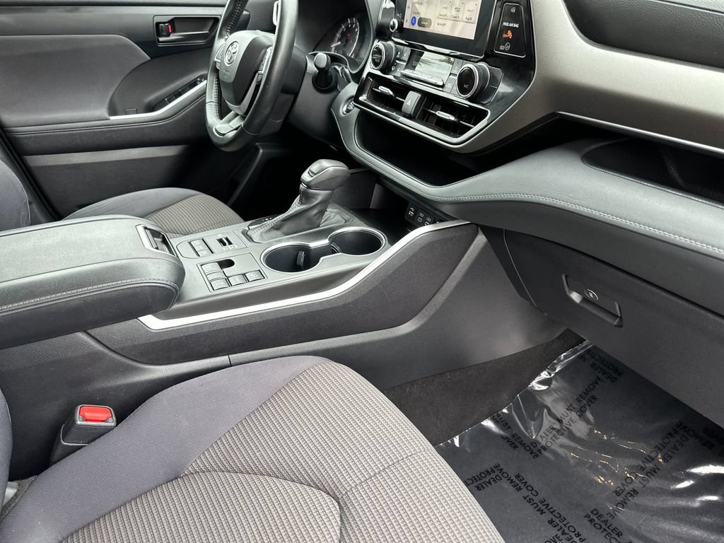 Used 2023 Toyota Highlander LE AWD/4WD image 15