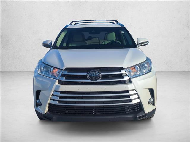 Used 2019 Toyota Highlander XLE FWD image 2