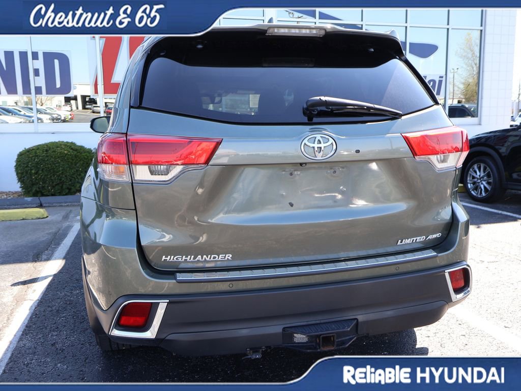 Used 2018 Toyota Highlander Limited Platinum image 16