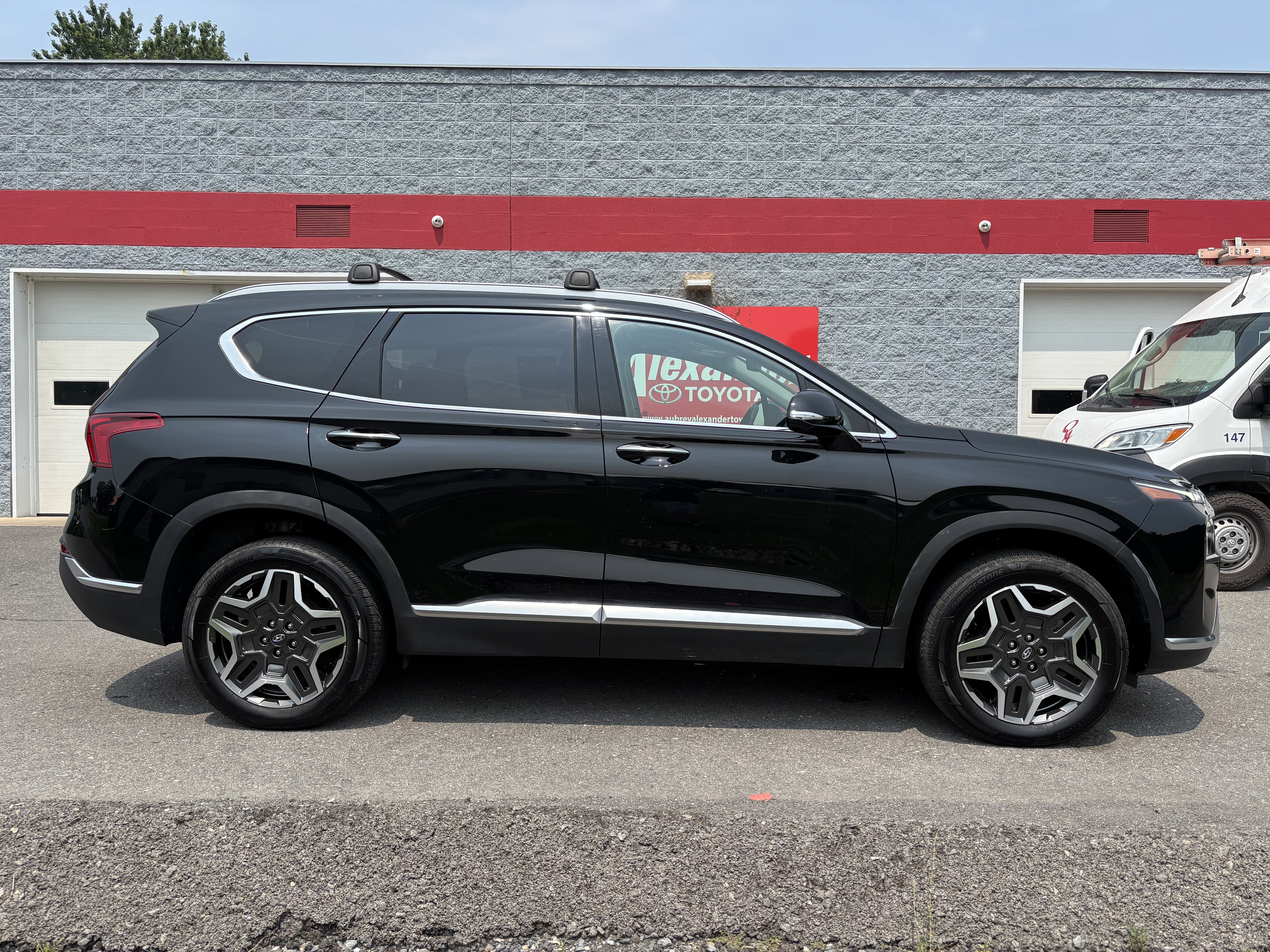 Used 2023 Hyundai Santa Fe SEL Premium AWD/4WD image 2