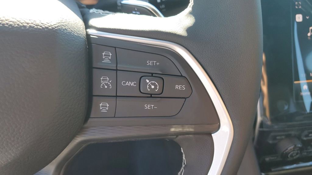 New 2025 Jeep Grand Cherokee L Altitude image 32