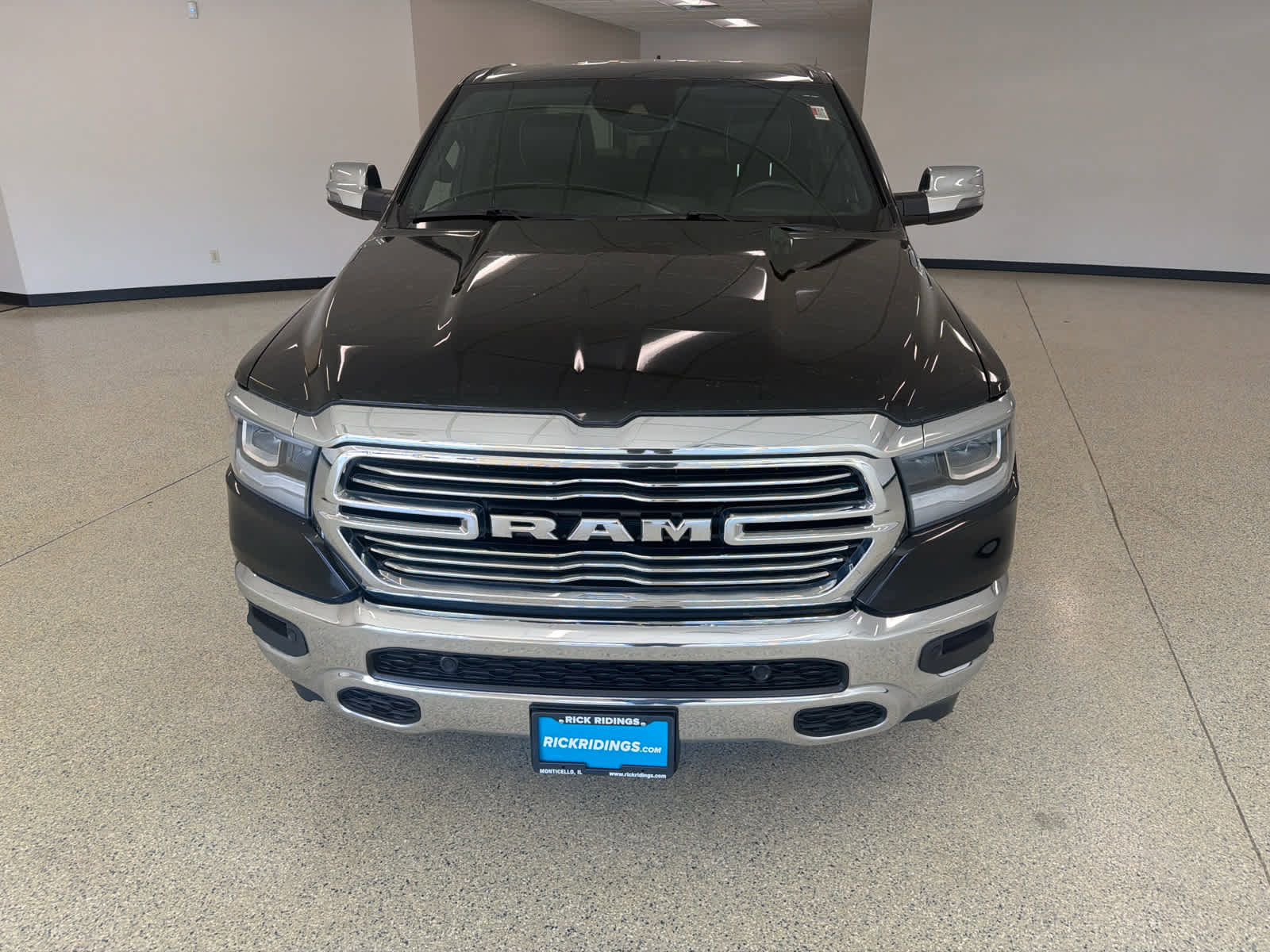 Used 2023 RAM 1500 Laramie AWD/4WD image 2