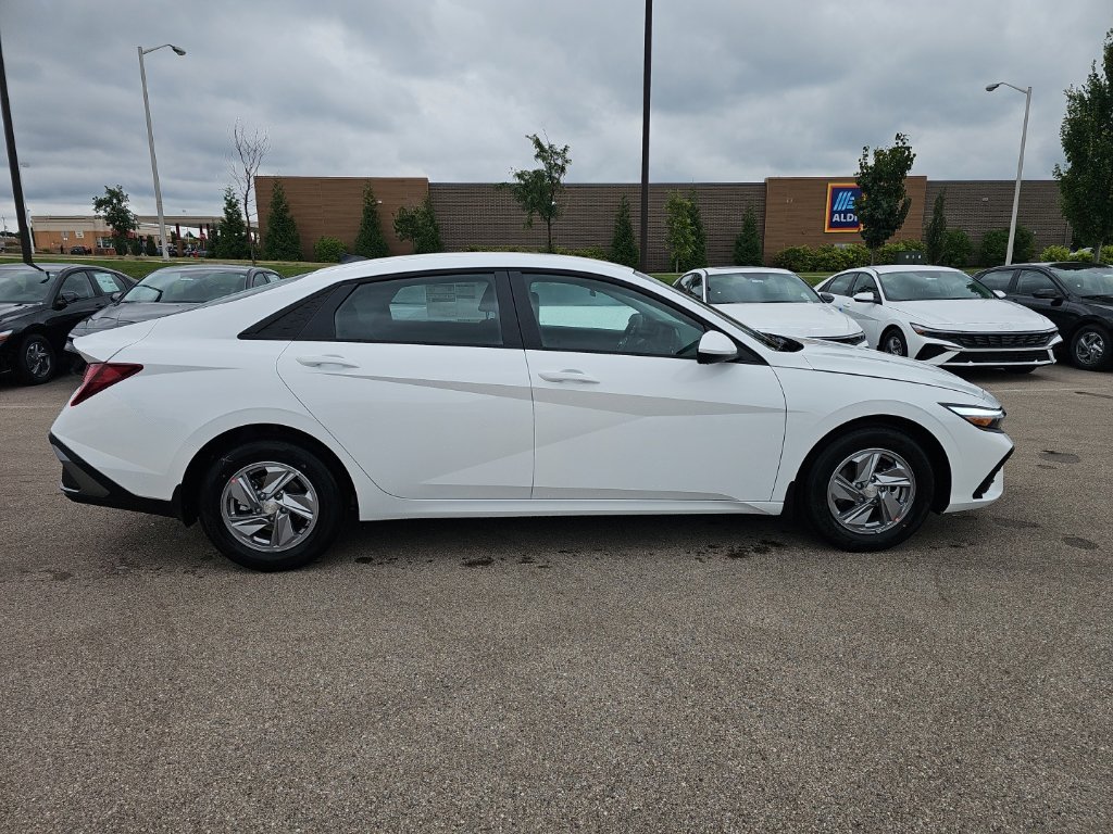 New 2026 Hyundai Elantra SE FWD image 6