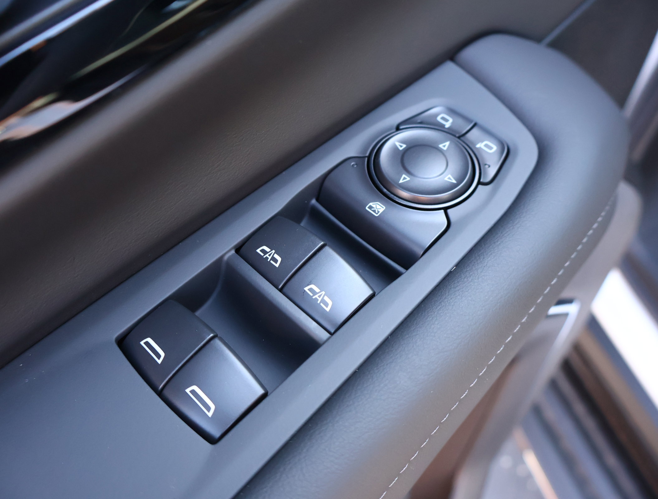 New 2026 Chevrolet Suburban LS image 6