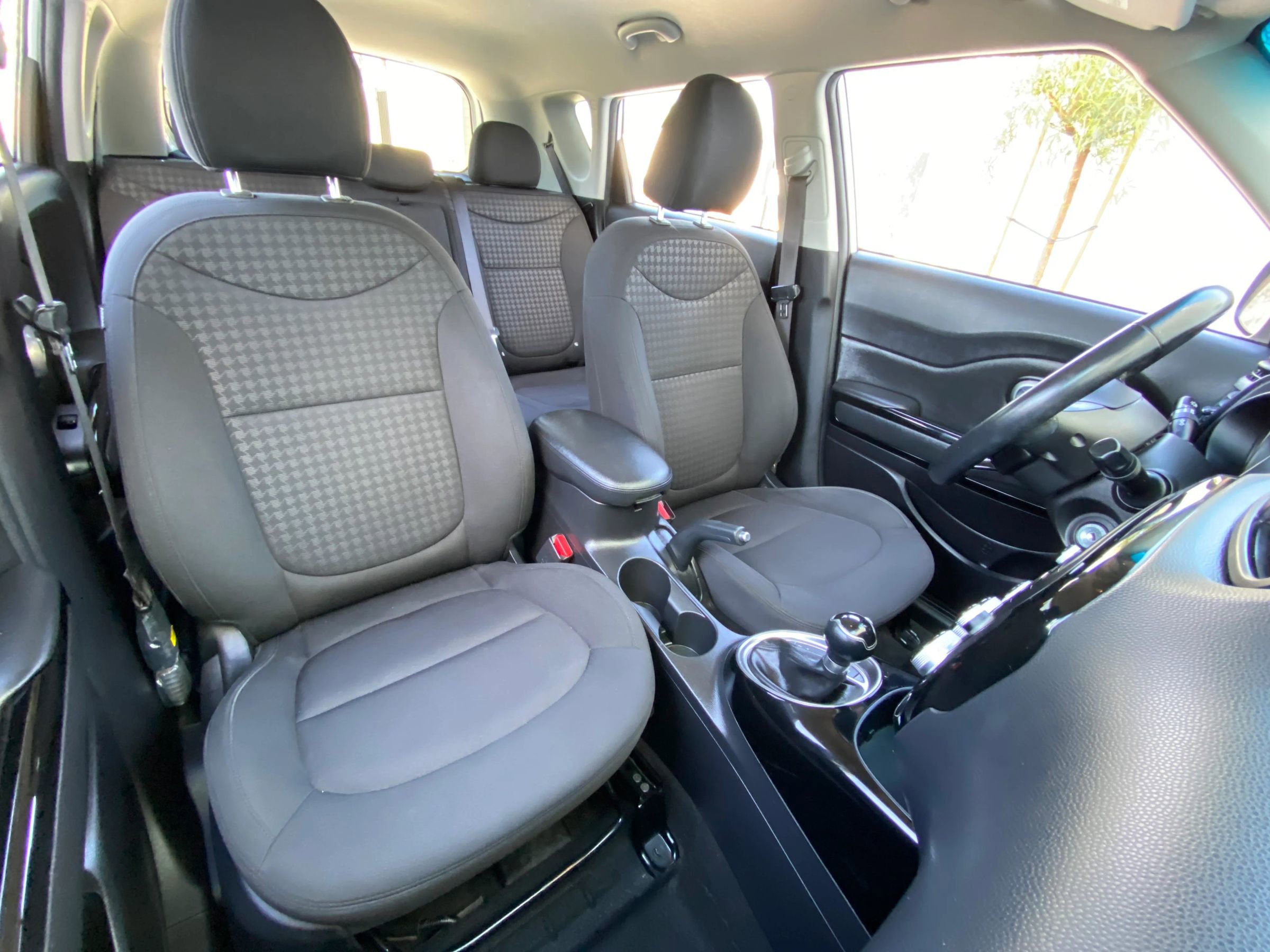 Used 2015 Kia Soul ! FWD image 28