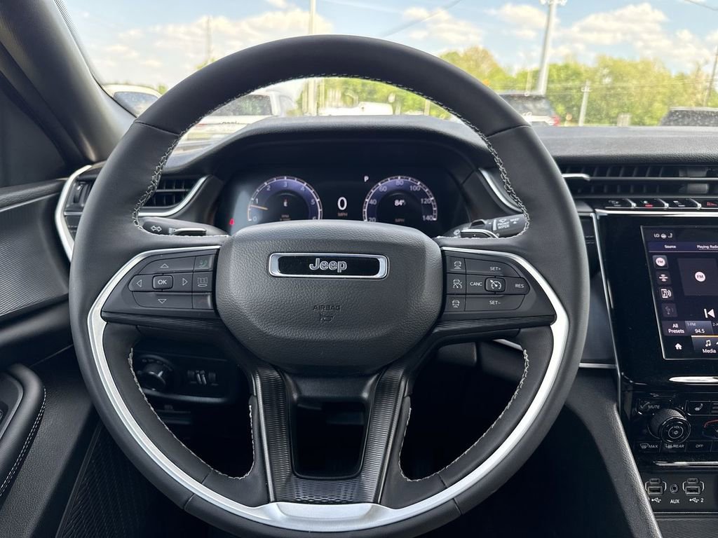 Used 2025 Jeep Grand Cherokee 4WD image 24