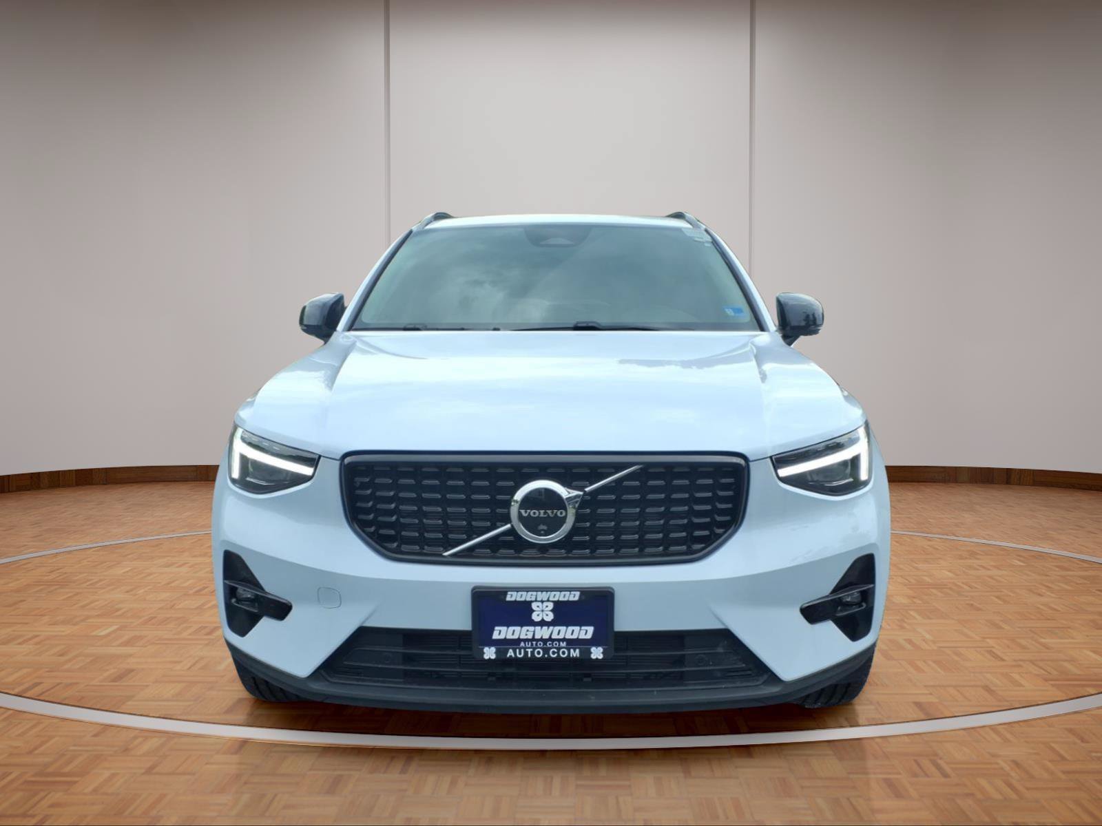 New 2026 Volvo XC40 B5 Plus w/ Protection Package Premier AWD/4WD image 2