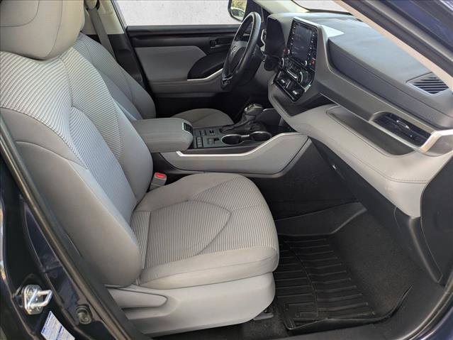 Used 2021 Toyota Highlander LE AWD/4WD image 21
