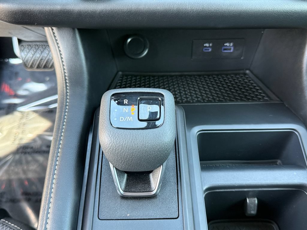 Used 2025 Nissan Pathfinder S AWD/4WD image 17