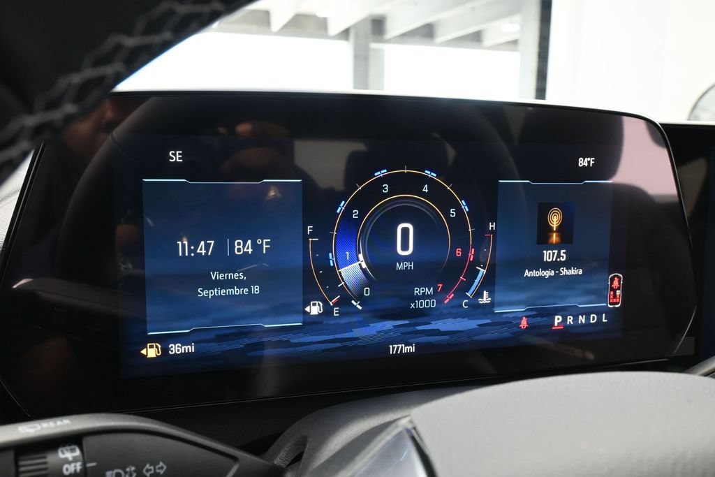 Used 2026 Chevrolet Traverse LT FWD image 25