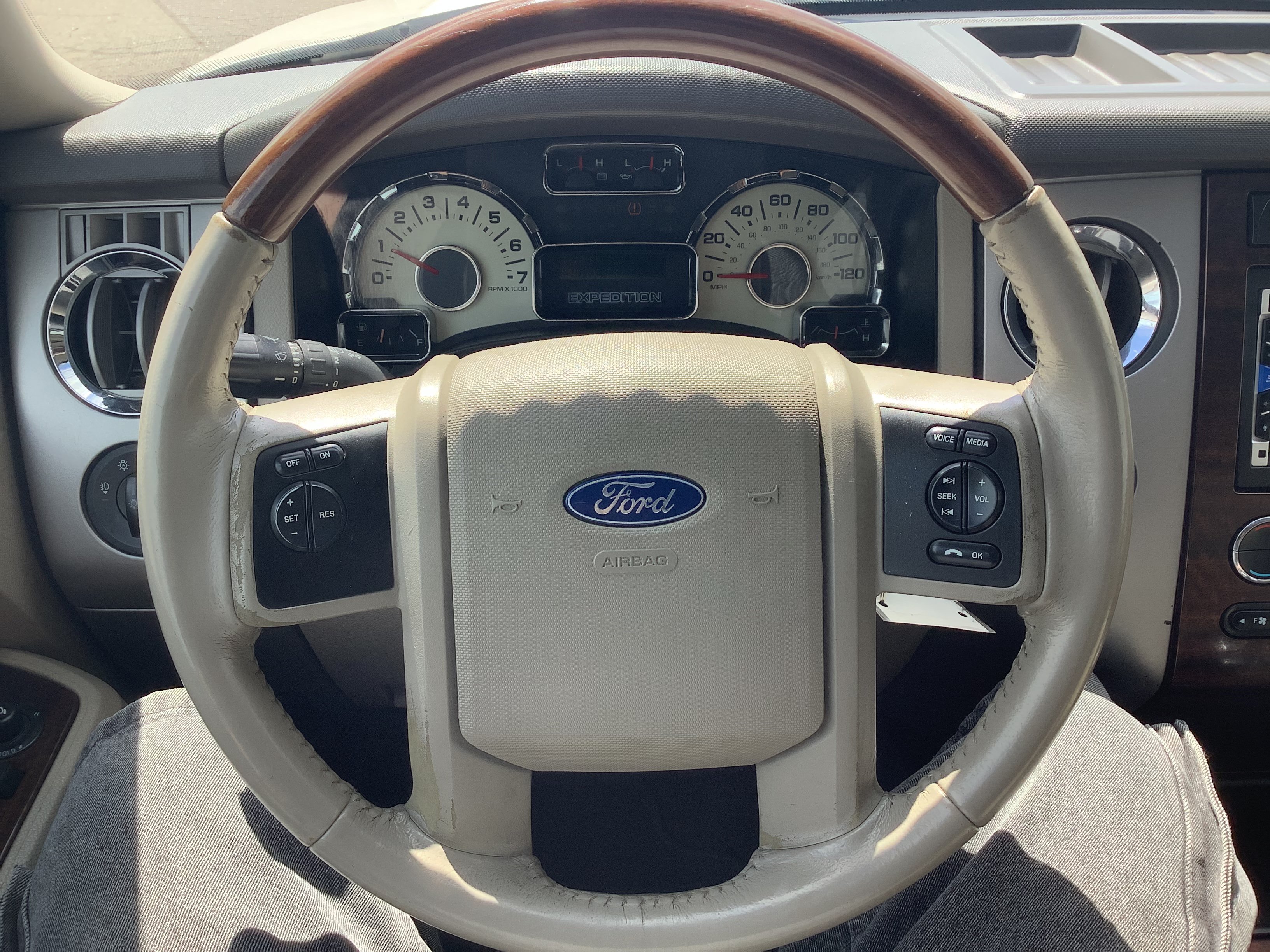 Used 2010 Ford Expedition Limited AWD/4WD image 12